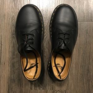 DR MARTENS 3 eyelet shoes Like New!!